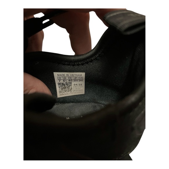 Adidas NMD_R1 Black and White Shoes - Picture 5 of 8